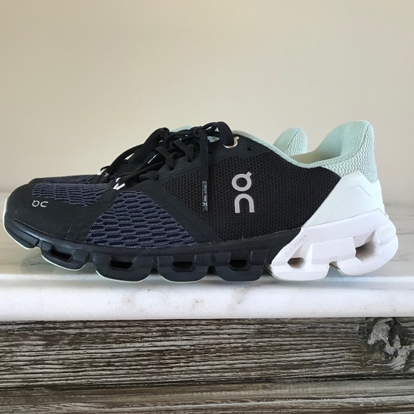 ON CLOUD FLYER RUNNING SHOES - Picture 5 of 13